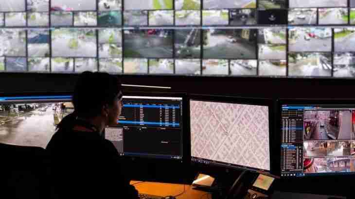 Multiple screens in a control room