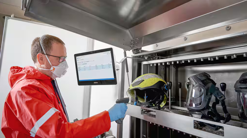 Documentation of the cleaning process using Dräger RAM software. Photo credit: Dräger